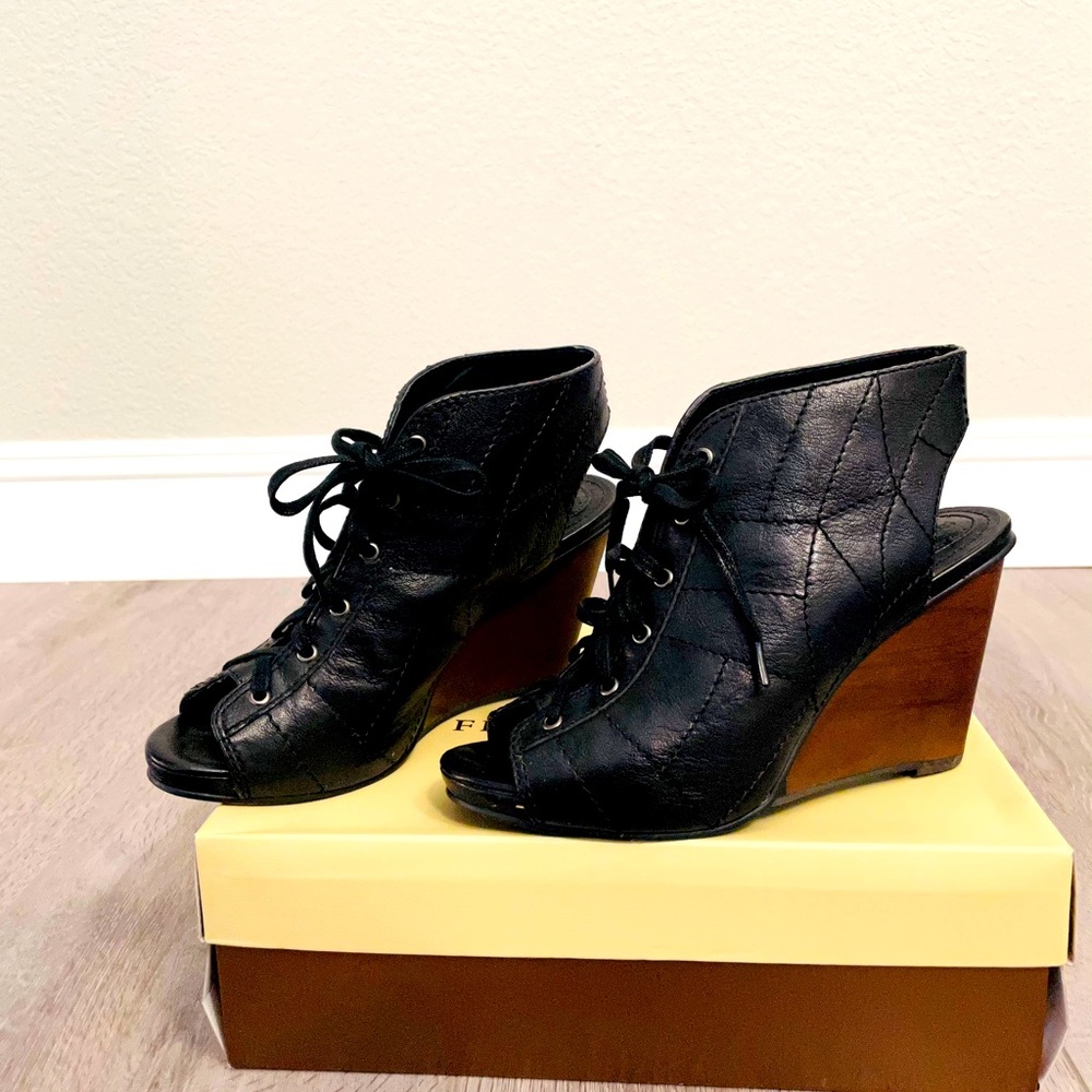 LIKE NEW Fossil Open Toe Leather Wedge Booties Sz8